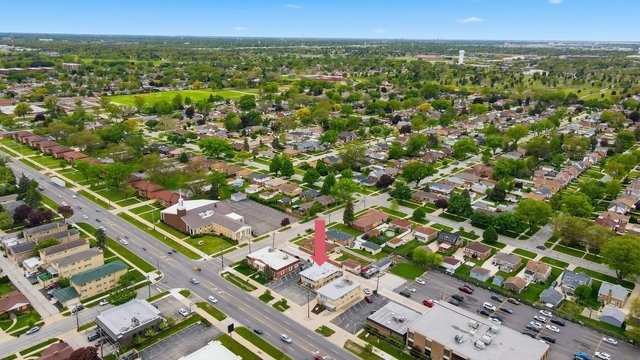10550 West Cermak Road Westchester, IL 60154 - Photo 40 of 43 an aerial view of multiple house
