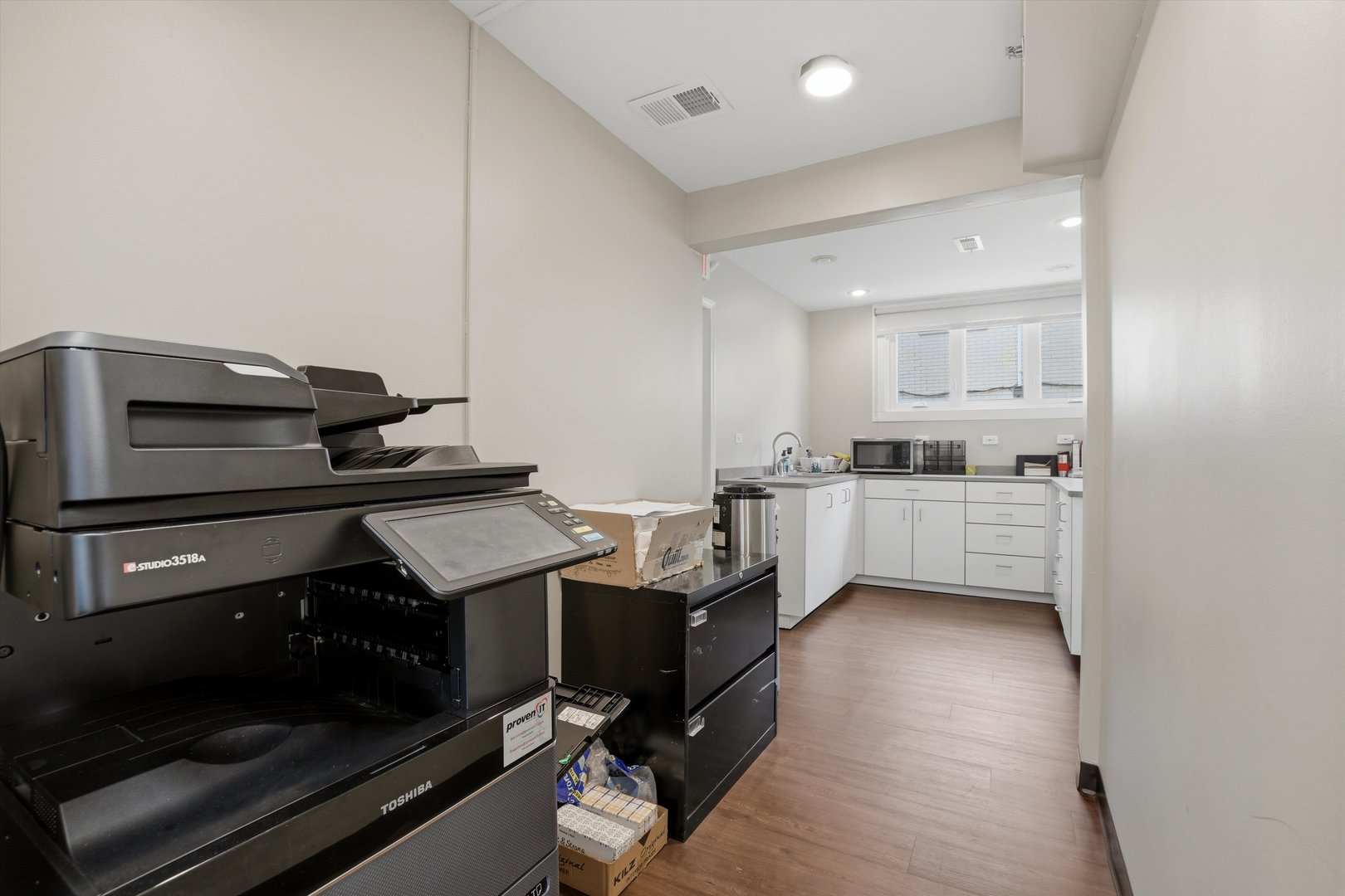 10550 West Cermak Road Westchester, IL 60154 - Photo 9 of 43 a kitchen with a stove a sink and a refrigerator