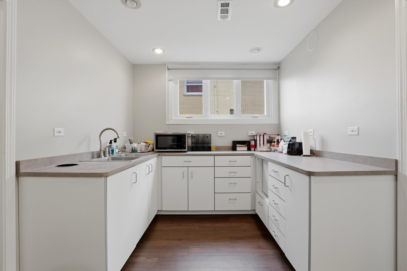 10550 West Cermak Road Westchester, IL 60154 - Photo 10 of 43 a kitchen with sink and cabinets
