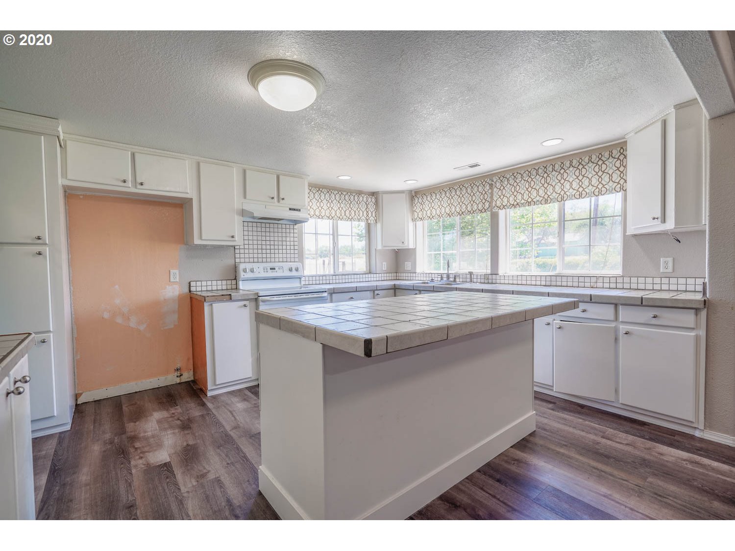 1883 East Hooker Road Hermiston, OR 97838 - Photo 3 of 25
