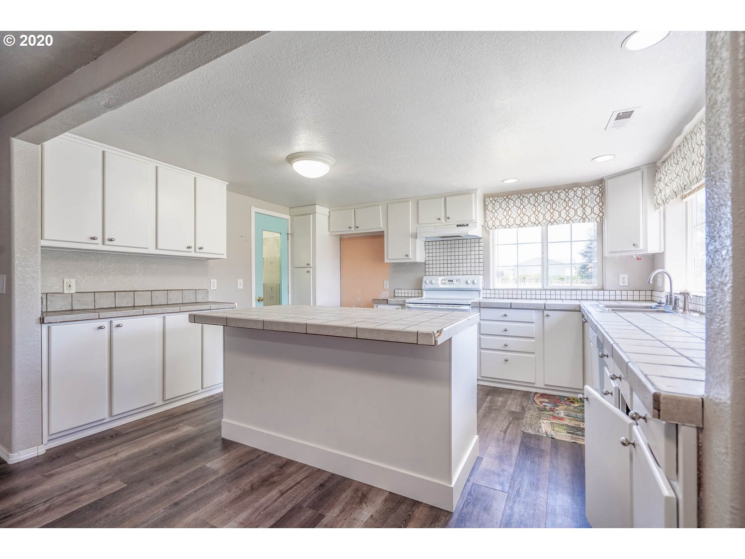 1883 East Hooker Road Hermiston, OR 97838 - Photo 5 of 25