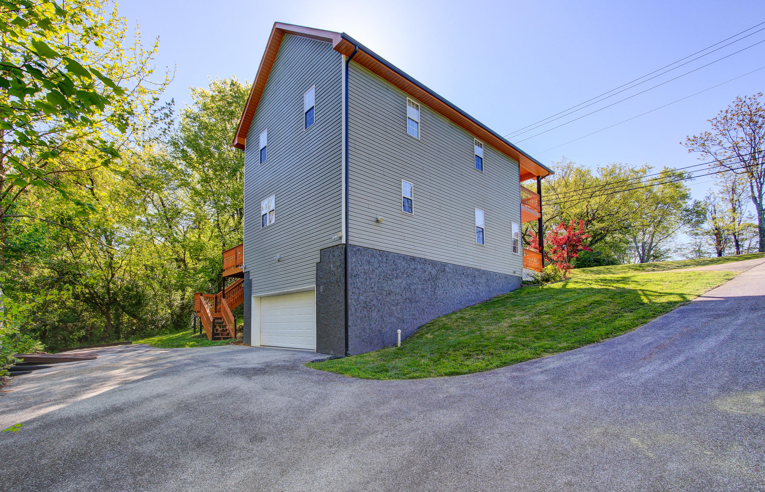 6203 Ridgeview Road Knoxville, TN 37918 - Photo 21 of 25 Lower Level Parking