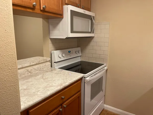 $1,650 | 5550 North Braeswood Boulevard, Unit 134, Houston, TX 77096