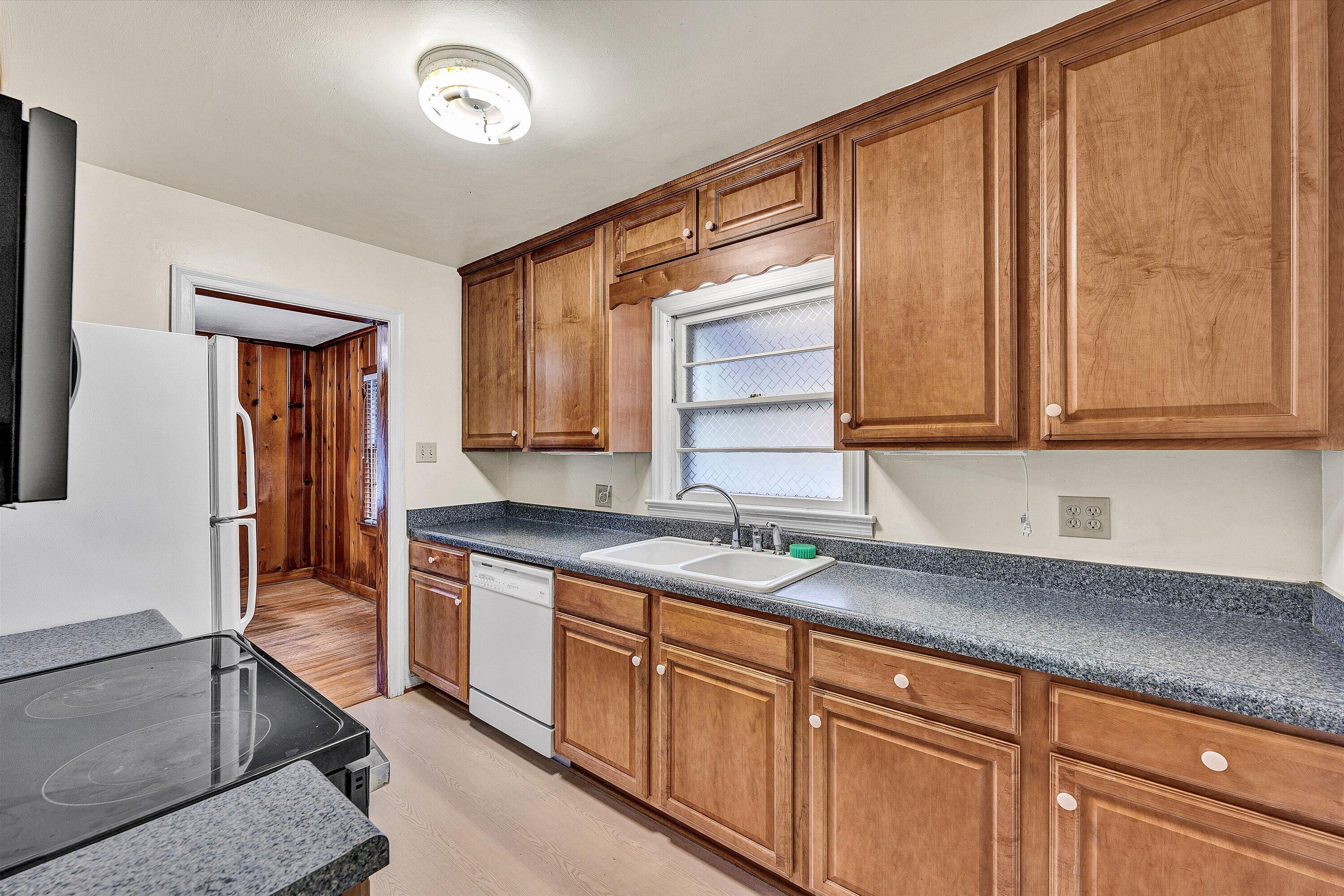 5219 Hearthstone Road Roanoke, VA 24012 - Photo 4 of 26 09-DSC05035