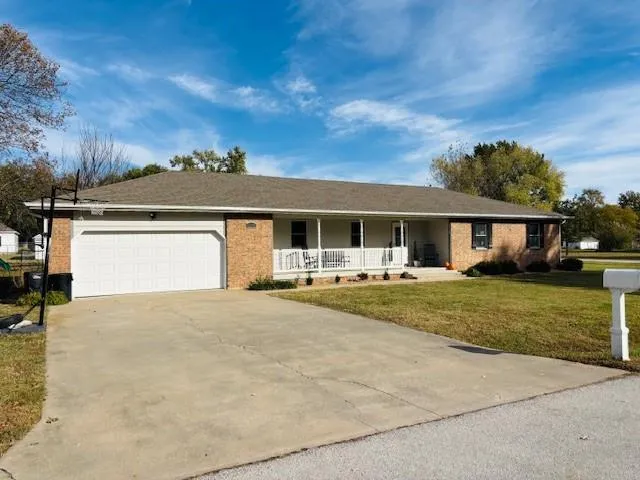 $245,000 | 200 West Lexington Drive, Girard, KS 66743