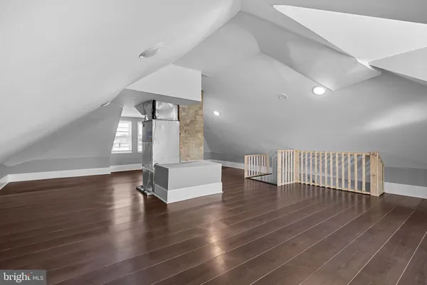 a view of a house with backyard and porch