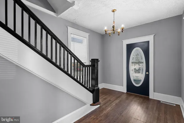 a view of empty room with wooden floor and ceiling fan