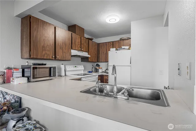 $1,099,999 | 3030 South 216th Street, Unit E, SeaTac, WA 98198