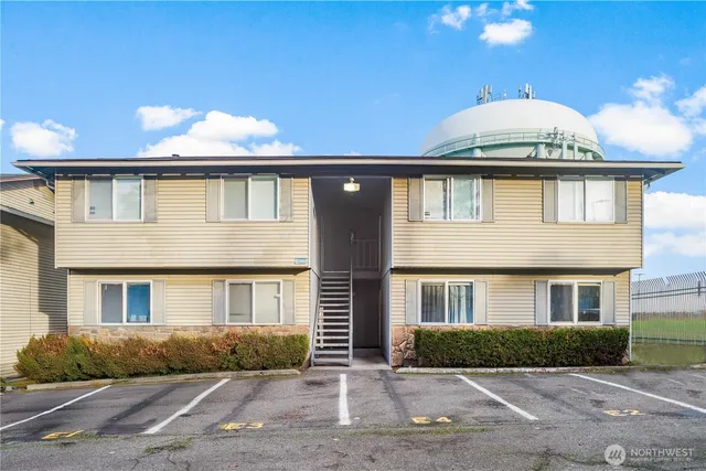 $1,099,999 | 3030 South 216th Street, Unit E, SeaTac, WA 98198