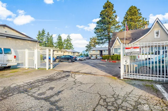 $1,099,999 | 3030 South 216th Street, Unit E, SeaTac, WA 98198