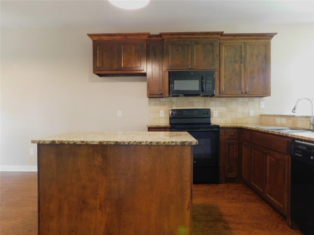 673 Copenhavr Street Pilot Point, TX 76258 - Photo 9 of 24