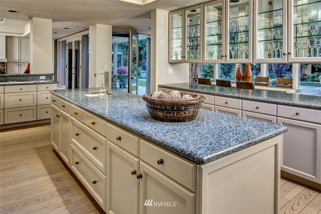 1019 Evergreen Point Road Medina, WA 98039 - Photo 10 of 25