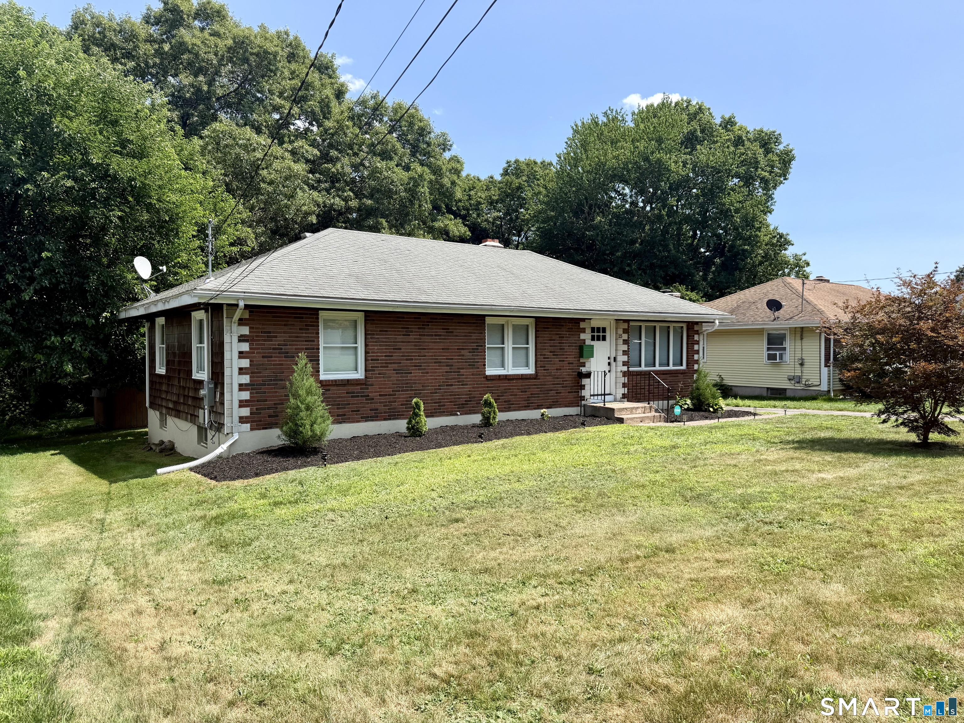25 Radding Street Manchester, CT 06042 - Photo 2 of 38