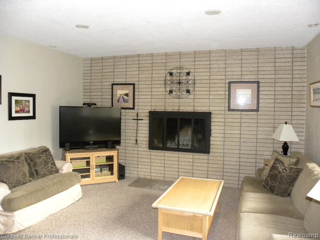 24660 Taft Road Novi, MI 48375 - Photo 5 of 17 TAFT 24660 FAM 2.jpg