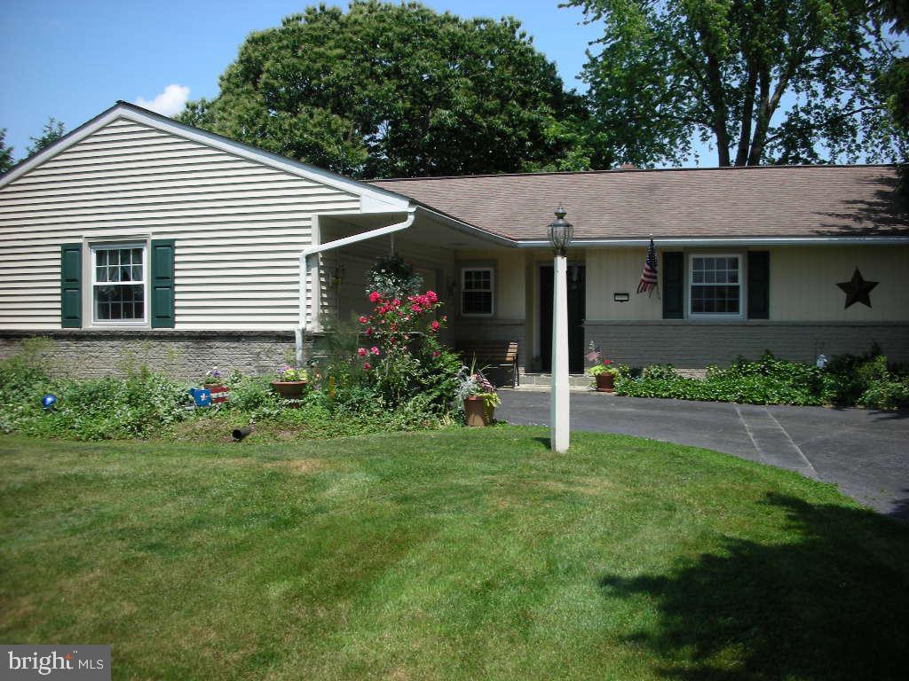 407 Arrowhead Drive Lititz, PA 17543 - Photo 1 of 12 Gallery Image 1
