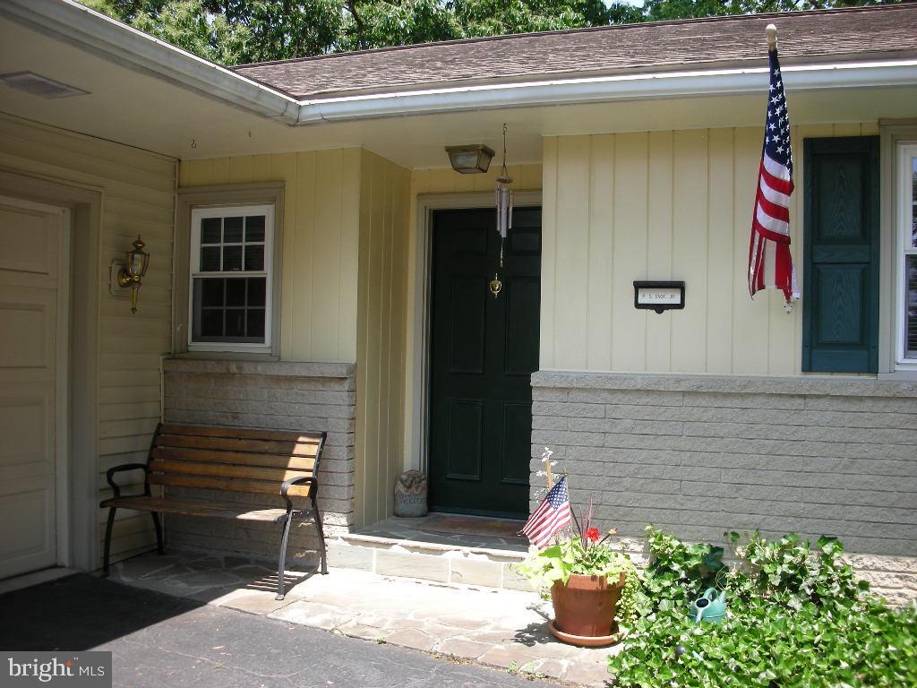 407 Arrowhead Drive Lititz, PA 17543 - Photo 2 of 12 Gallery Image 2