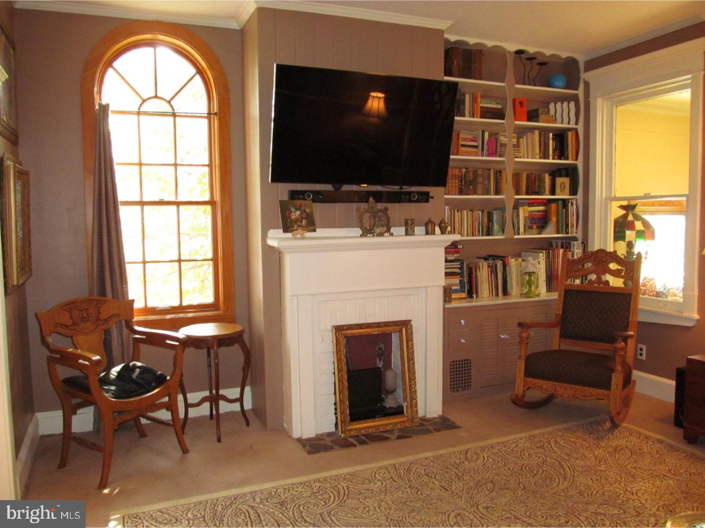 204 West Providence Road Aldan, PA 19018 - Photo 2 of 25 Living Room
