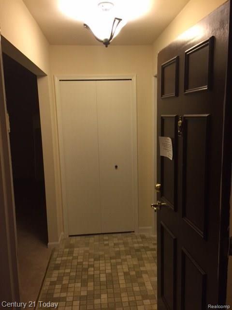 29602 Middlebelt Road, Unit 801 Farmington Hills, MI 48334 - Photo 7 of 14