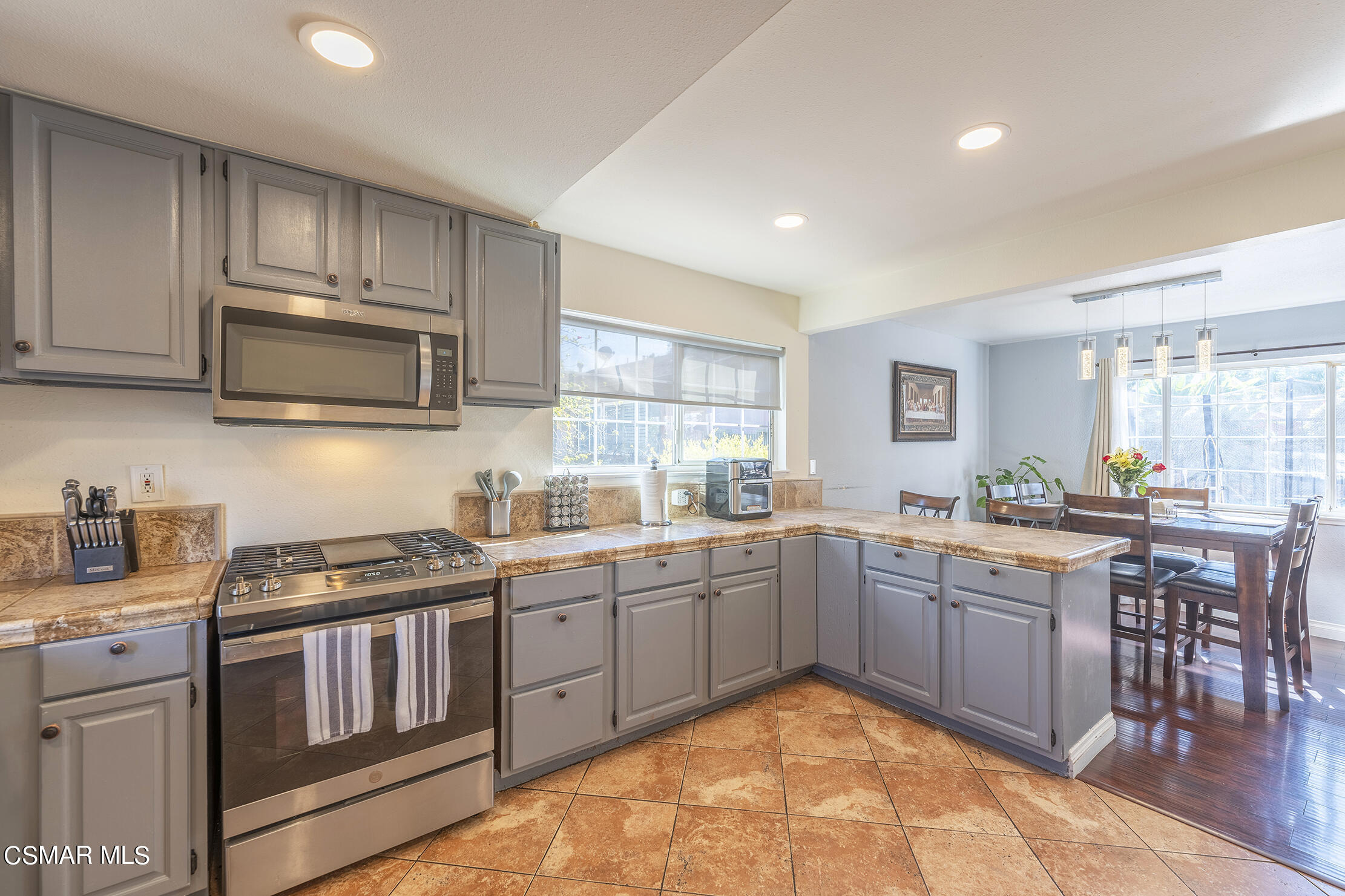 2148 Rhoda Street Simi Valley, CA 93065 - Photo 8 of 37 _A744186-HDR
