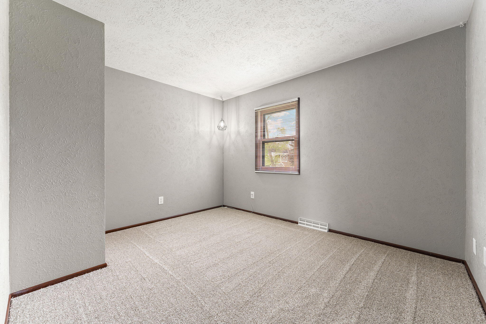 55944 Buckeye Road Mishawaka, IN 46545 - Photo 14 of 38 2048x1365