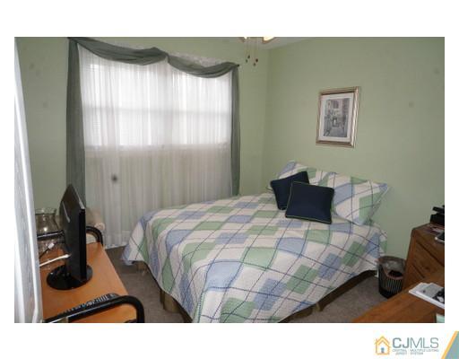 52 Foley Avenue Edison, NJ 08820 - Photo 5 of 19 Gallery Image 5