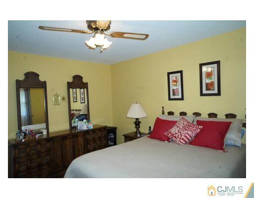 52 Foley Avenue Edison, NJ 08820 - Photo 7 of 19 Gallery Image 7