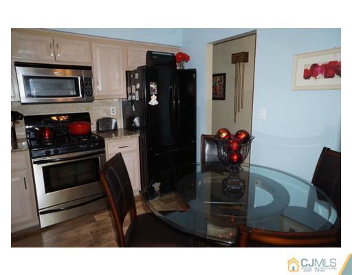 52 Foley Avenue Edison, NJ 08820 - Photo 9 of 19 Gallery Image 9