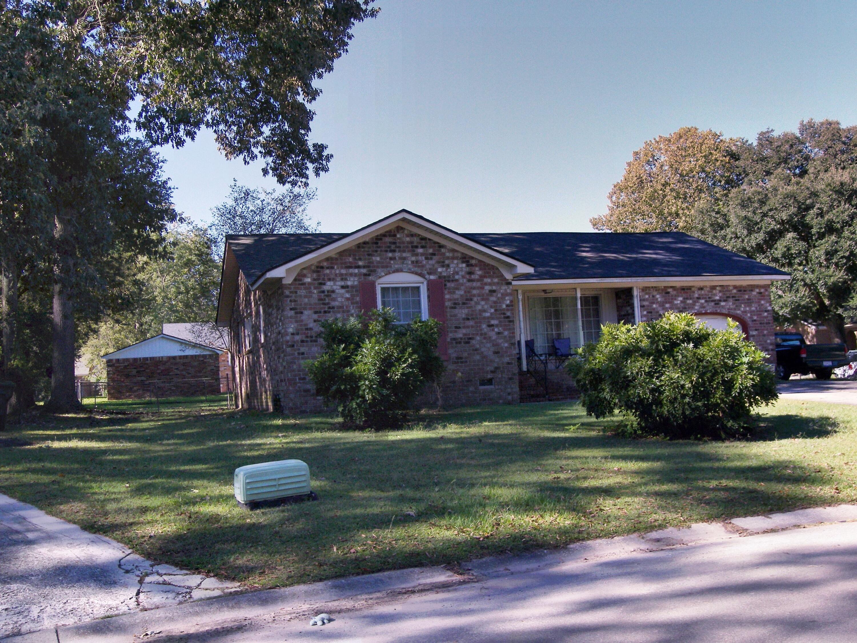 9 Pequannock Road Goose Creek, SC 29445 - Photo 2 of 16 shade