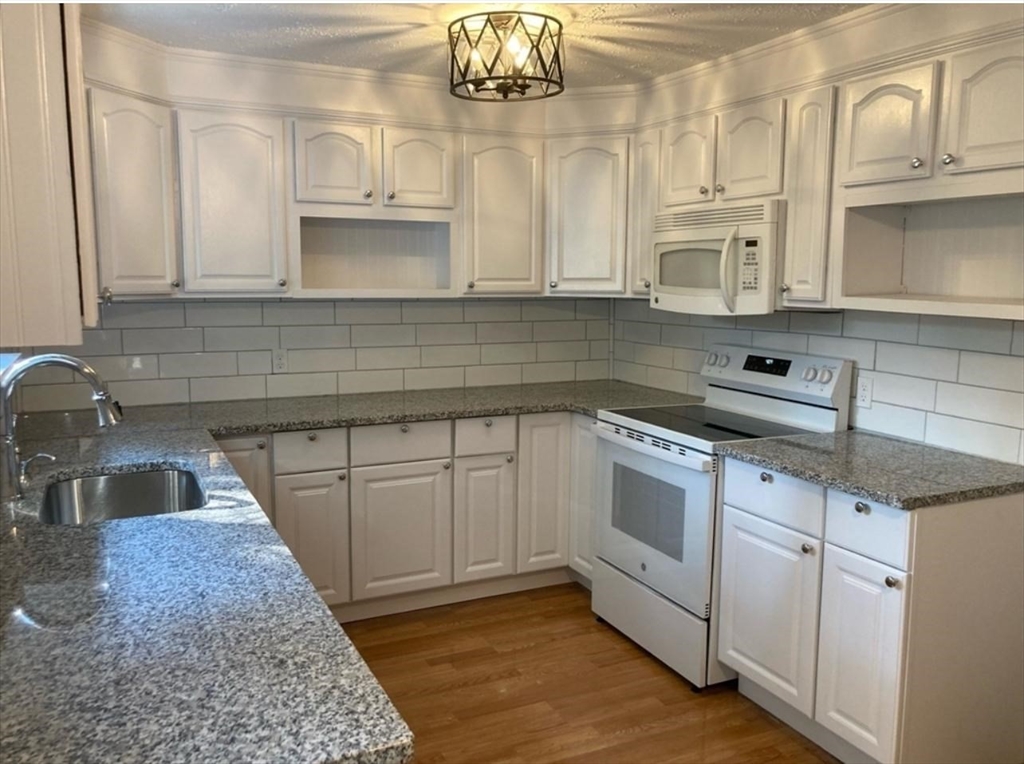 45 Pilgrim Avenue Worcester, MA 01604 - Photo 3 of 13