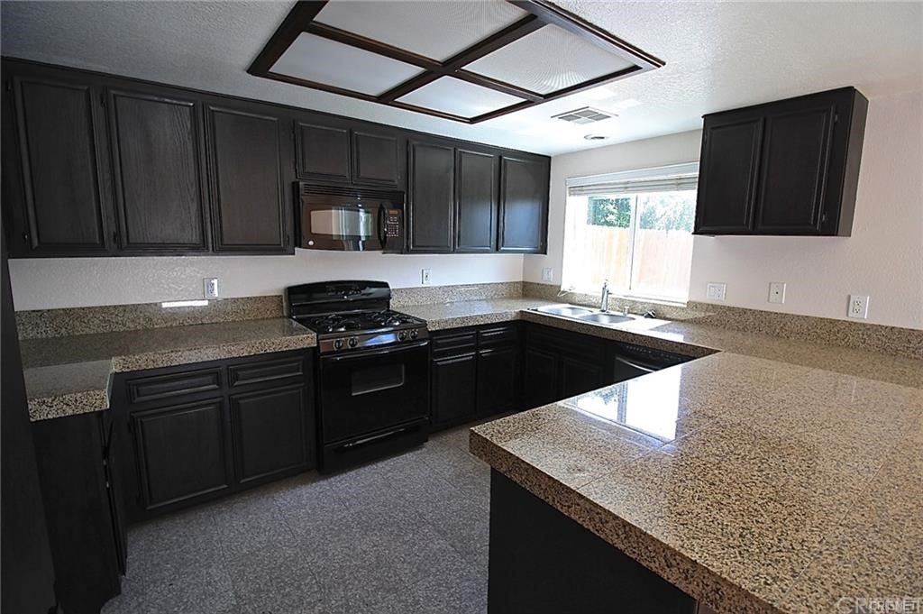 3553 Elm Drive Calabasas, CA 91302 - Photo 7 of 17