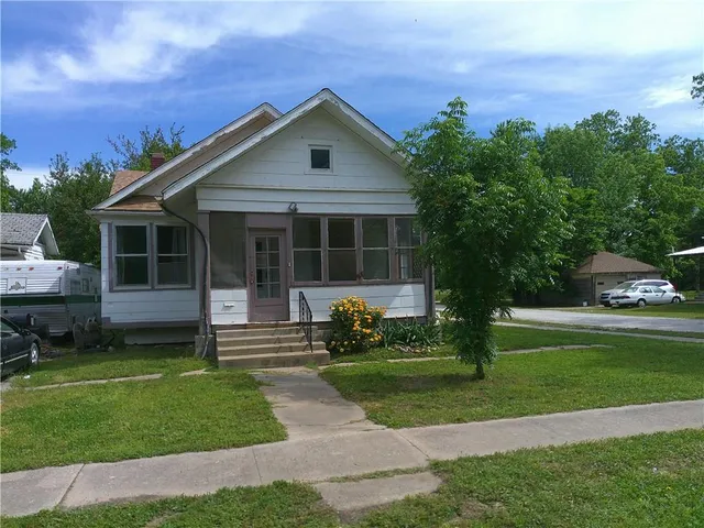 $12,000 | 1200 West Myrtle Street, Independence, KS 67301