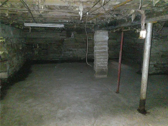 $12,000 | 1200 West Myrtle Street, Independence, KS 67301