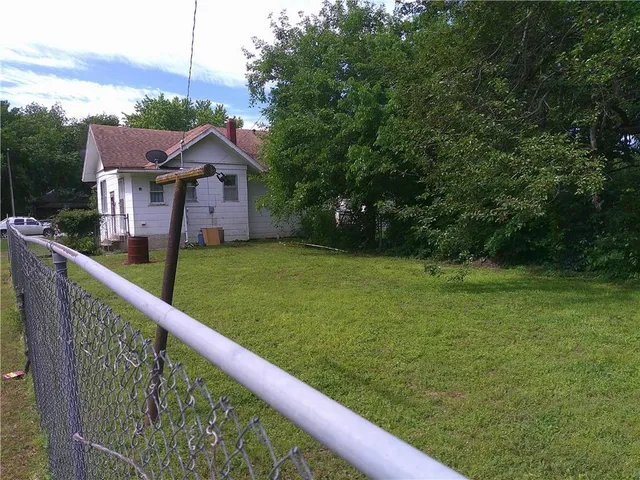 $12,000 | 1200 West Myrtle Street, Independence, KS 67301