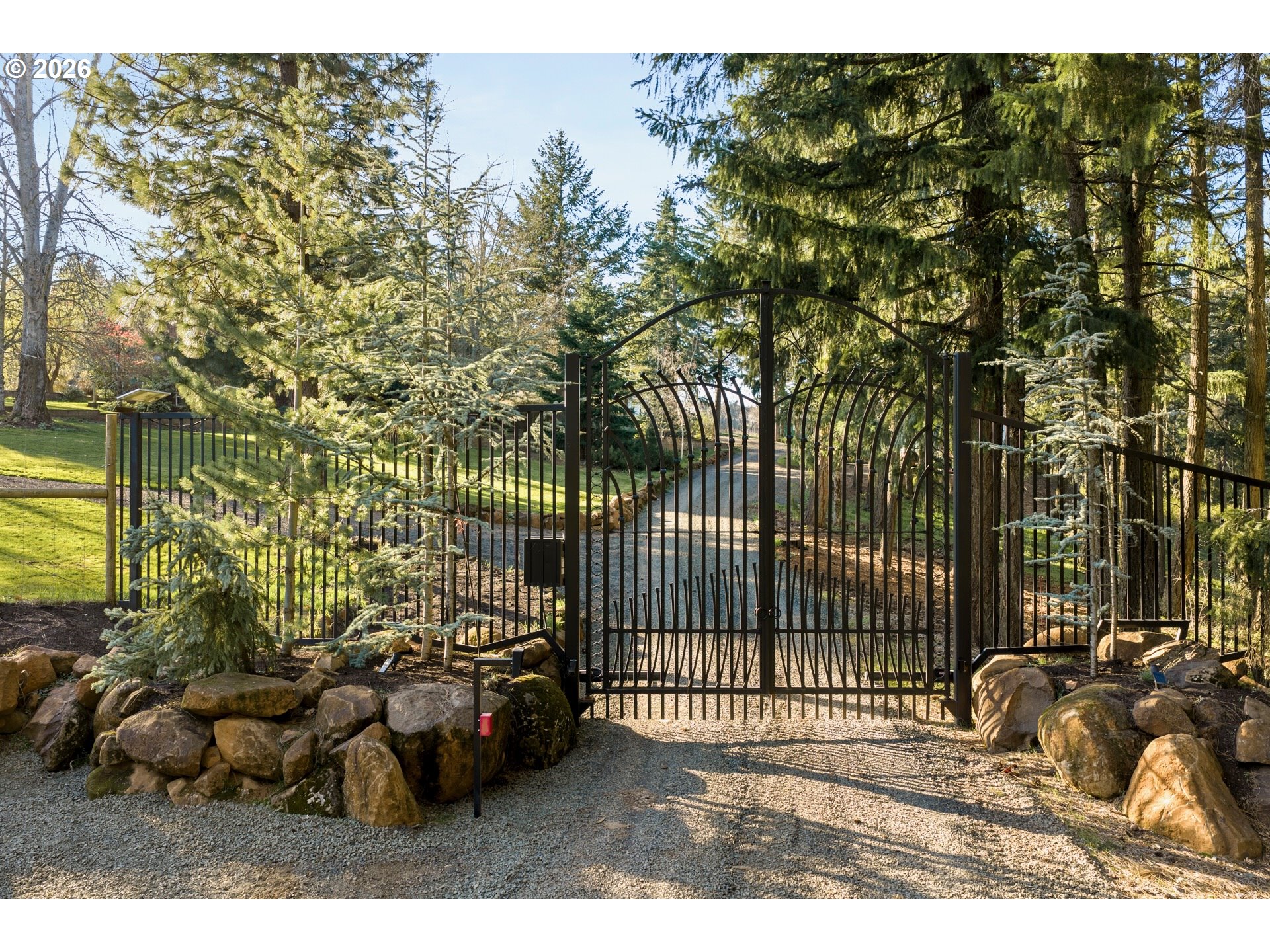 4050 Sylvester Drive Hood River, OR 97031 - Photo 4 of 48