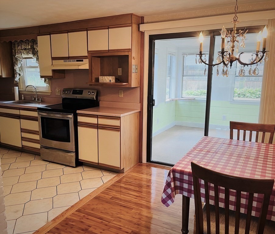 6 McDevitt Road Randolph, MA 02368 - Photo 4 of 21