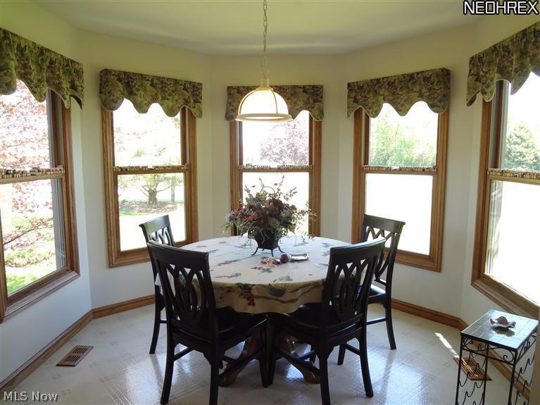 3306 Fox Road Sandusky, OH 44870 - Photo 5 of 25 Breakfast nook.