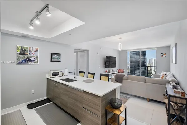 $4,000 | 1100 South Miami Avenue, Unit 3307, Miami, FL 33130