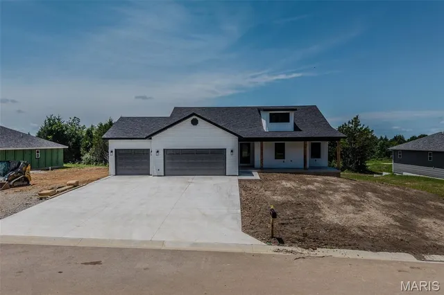 $445,000 | 1817 Vadie Avenue, Lebanon, MO 65536