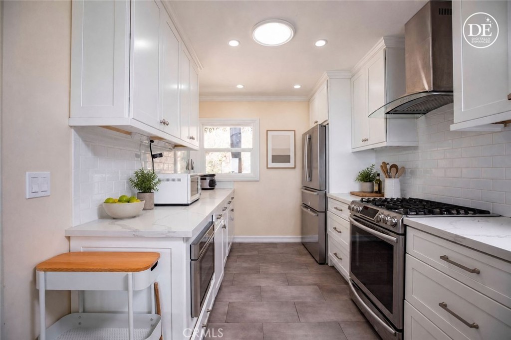 18 Stallion Road Rancho Palos Verdes, CA 90275 - Photo 4 of 16 Bright Kitchen