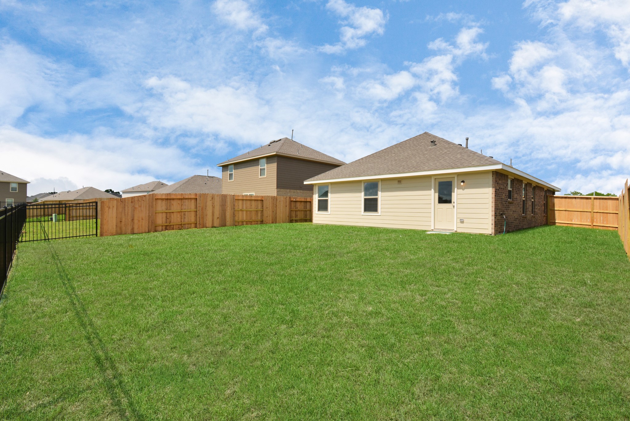 5035 Caledonia Lake Lane Rosharon, TX 77583 - Photo 7 of 37 a front view of a house with yard
