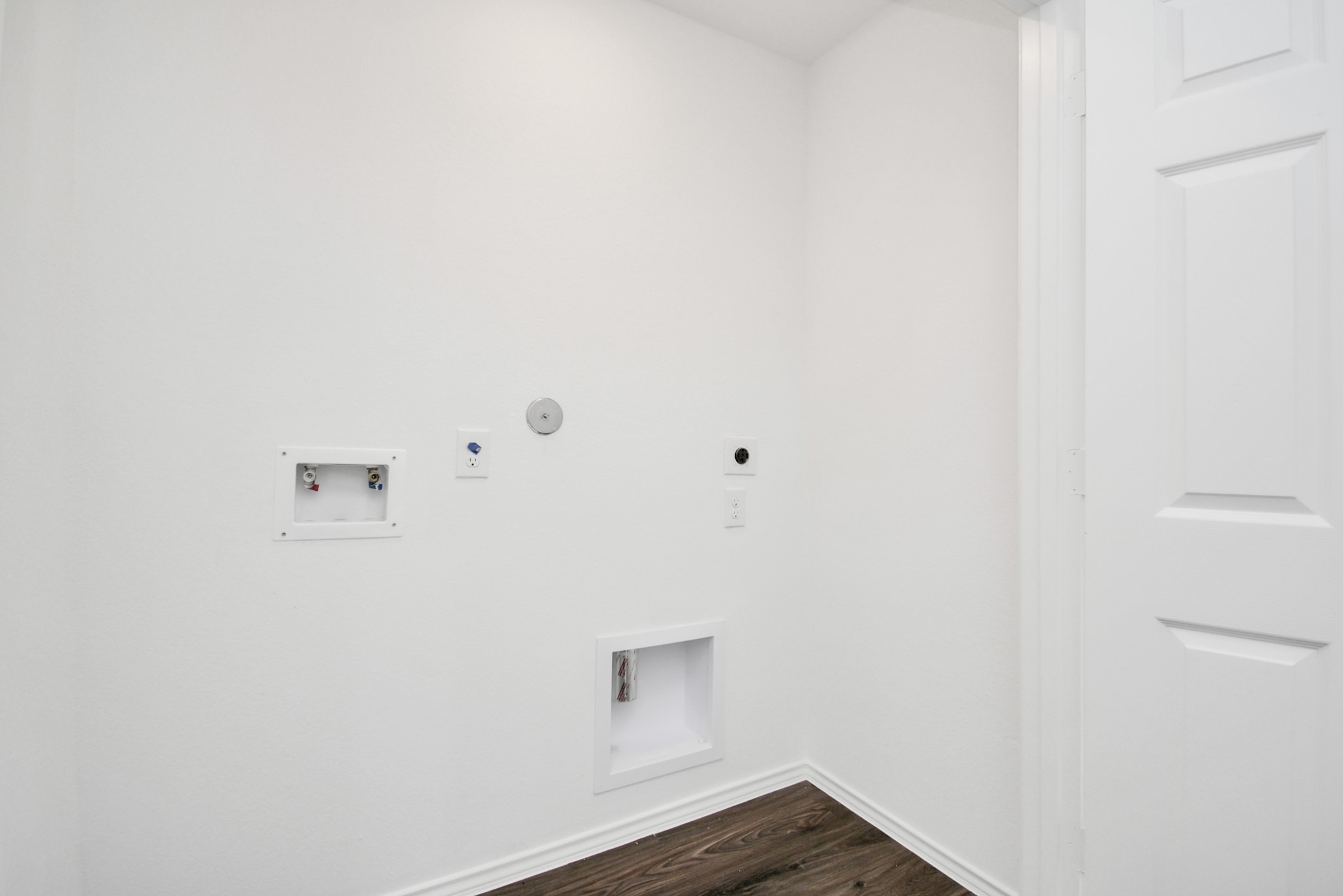 5035 Caledonia Lake Lane Rosharon, TX 77583 - Photo 9 of 37 a view of small space with empty racks