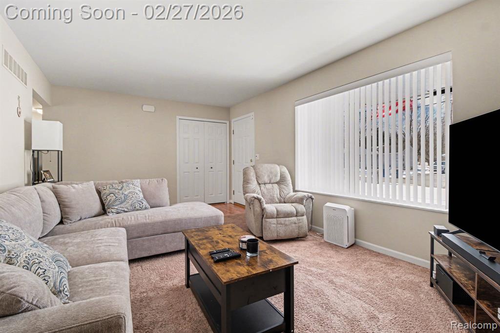 2420 Jones Road Waterford, MI 48327 - Photo 5 of 22 Gallery Image 5