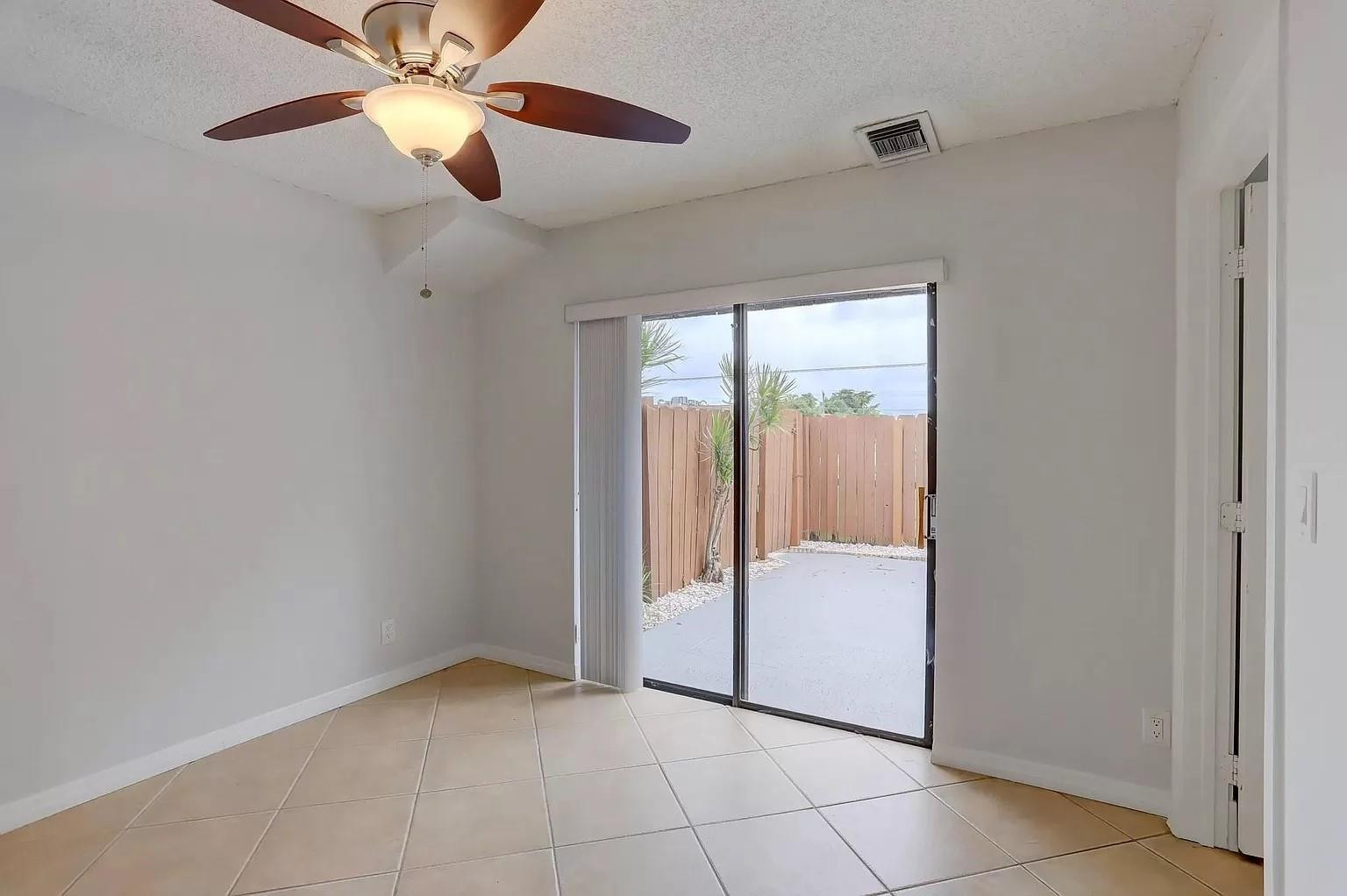 744 Springdale Circle, Unit 744 Palm Springs, FL 33461 - Photo 12 of 20 Photo 15