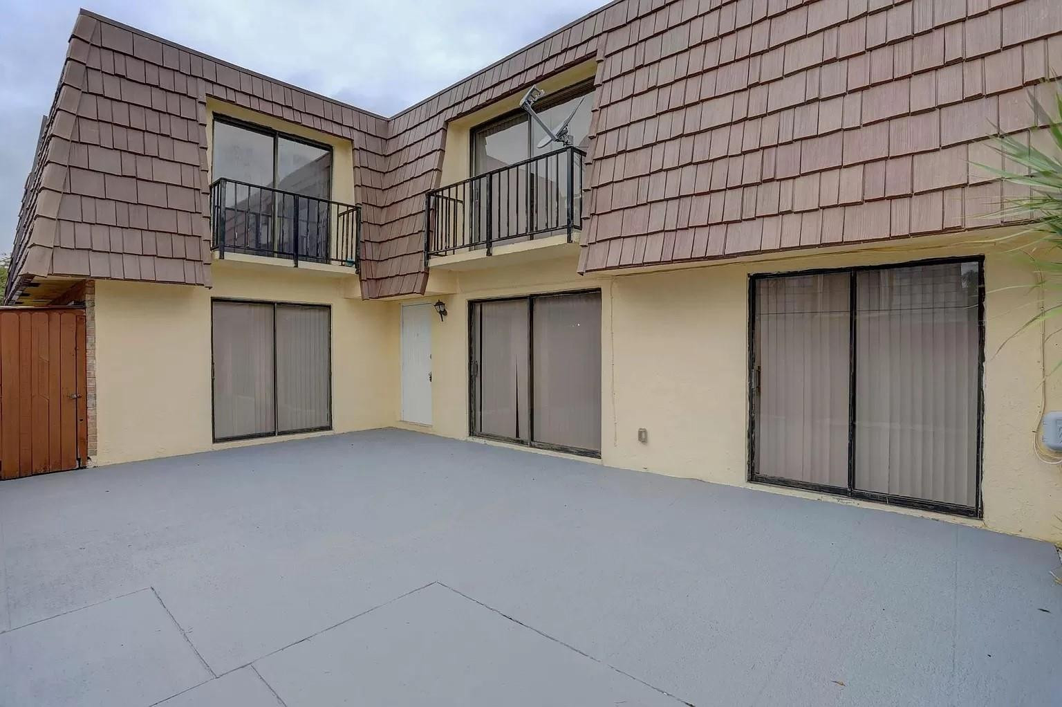 744 Springdale Circle, Unit 744 Palm Springs, FL 33461 - Photo 3 of 20 Photo 3
