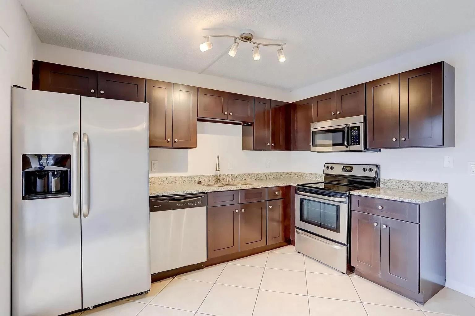 744 Springdale Circle, Unit 744 Palm Springs, FL 33461 - Photo 4 of 20 Photo 4