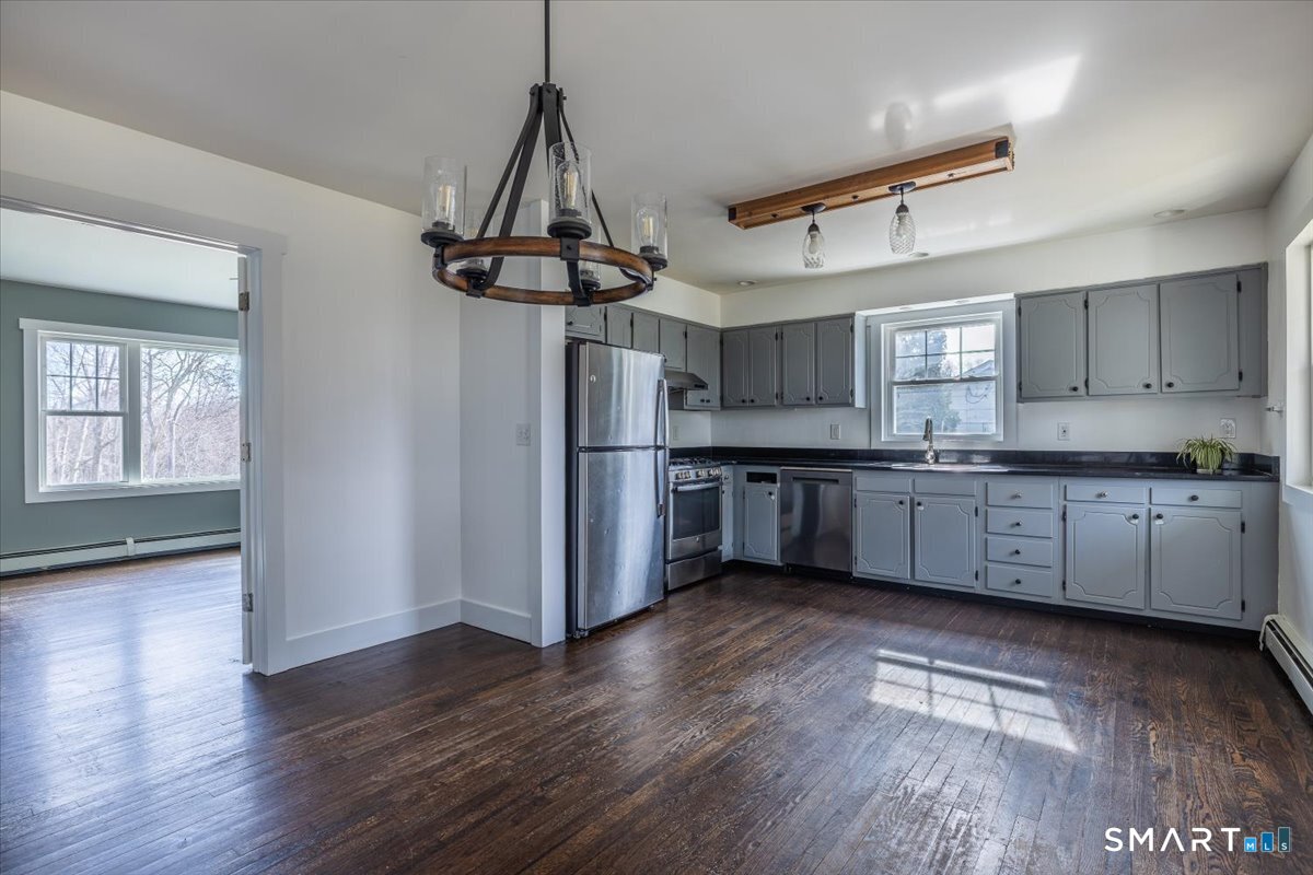 15 Driftway Point Road Danbury, CT 06811 - Photo 2 of 40