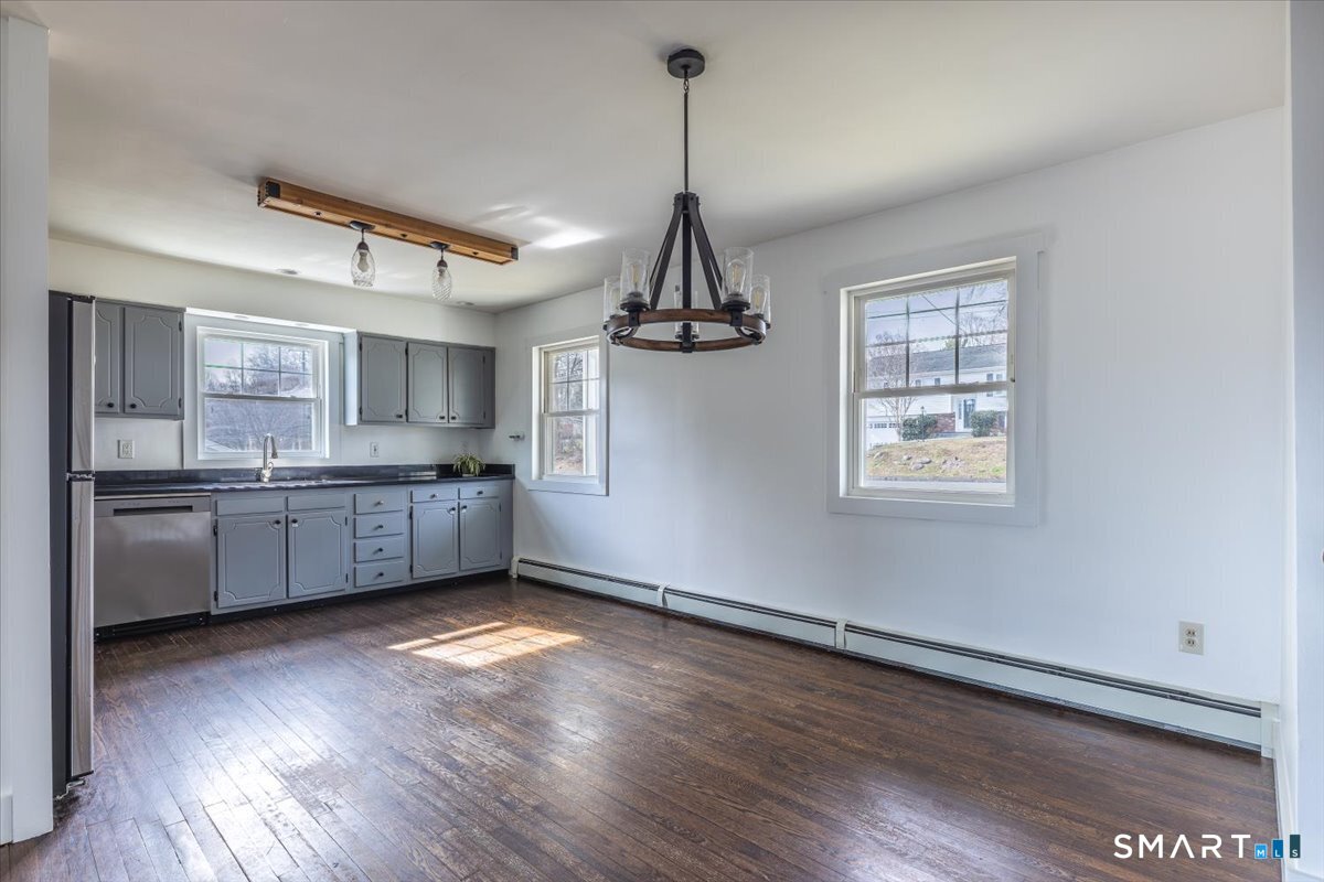 15 Driftway Point Road Danbury, CT 06811 - Photo 3 of 40