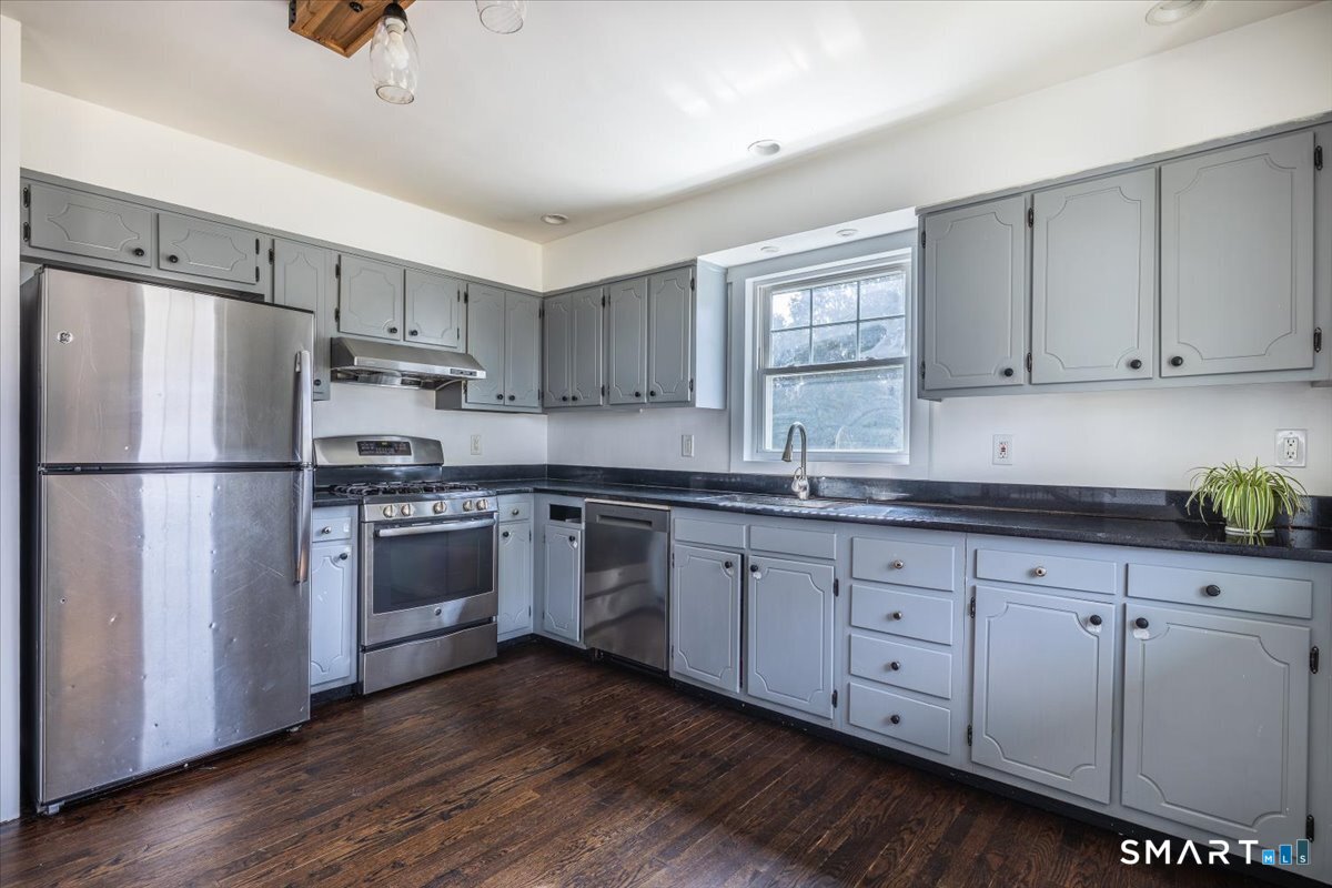 15 Driftway Point Road Danbury, CT 06811 - Photo 4 of 40