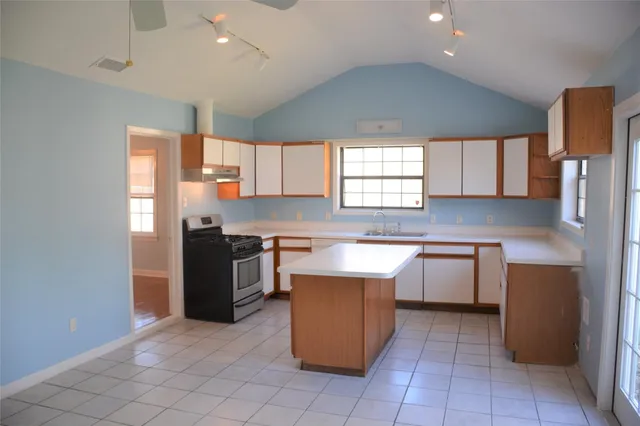 $1,800 | 8402 Western Drive, Houston, TX 77055