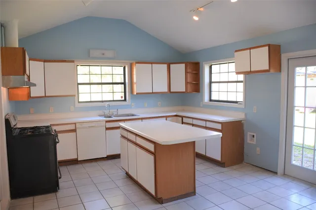 $1,800 | 8402 Western Drive, Houston, TX 77055